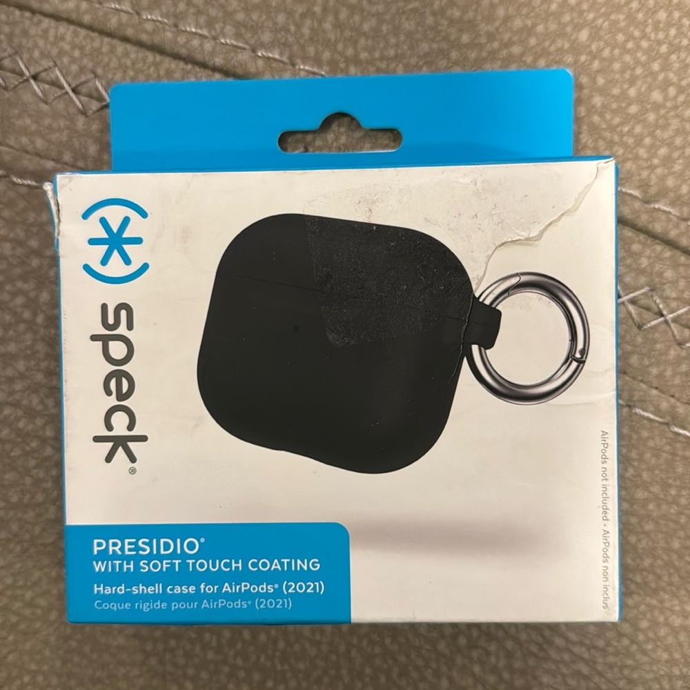 Speck Presidio Hard-shell case for AirPods (2021)